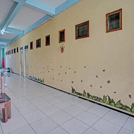 Oyo 91572 Kost Esklusif Barokah Pasuruan Exterior foto