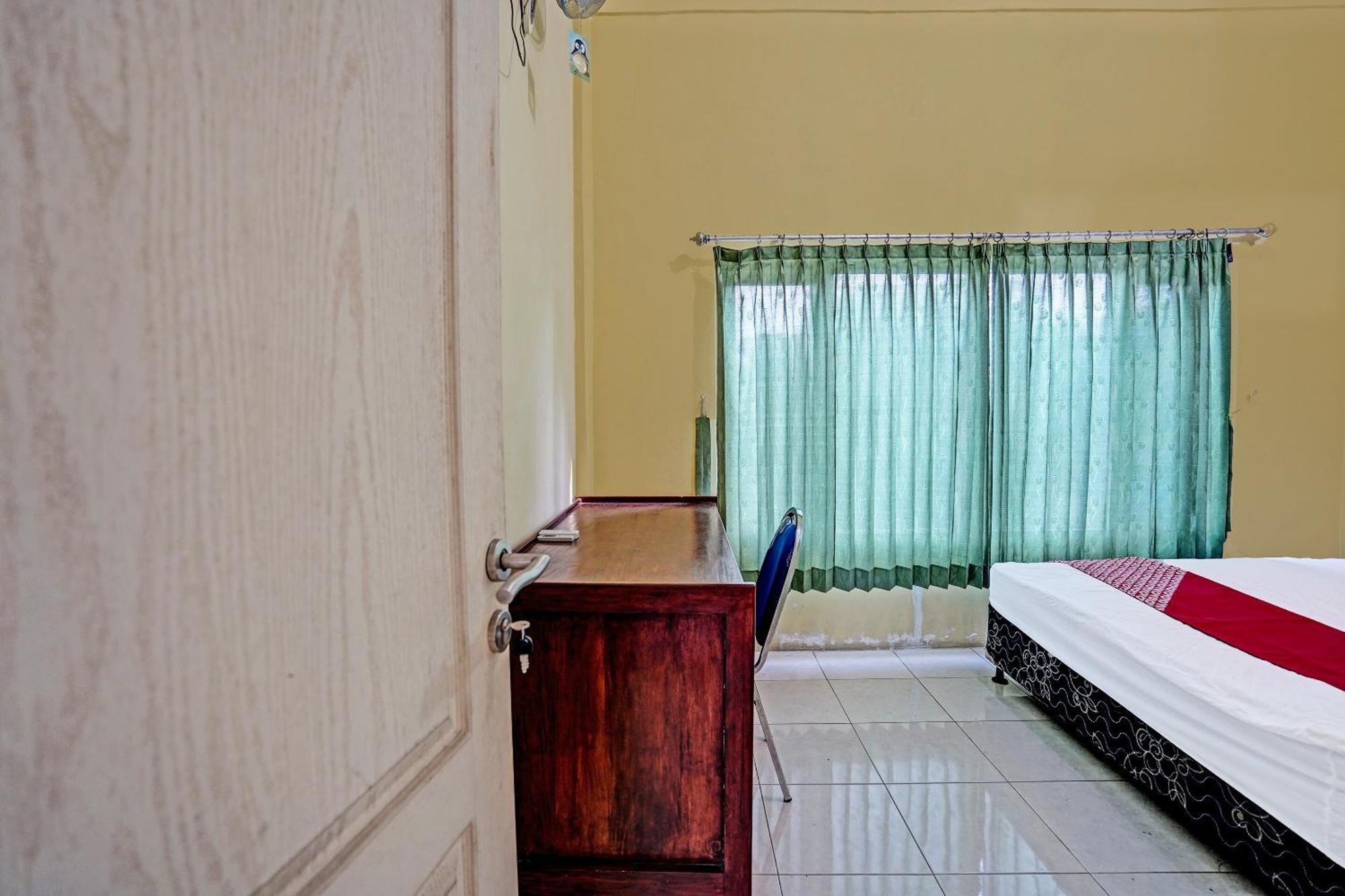 Oyo 91572 Kost Esklusif Barokah Pasuruan Exterior foto