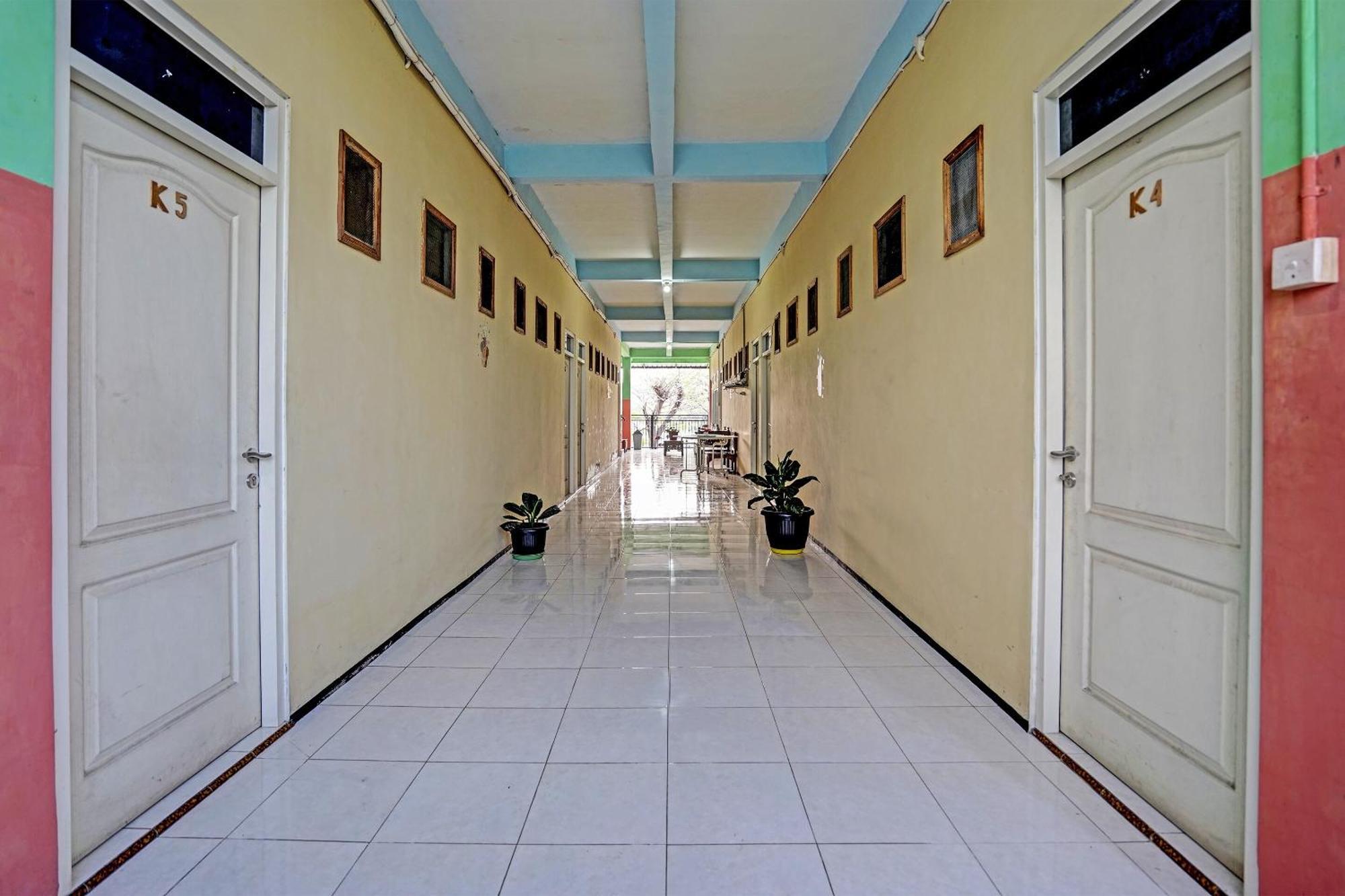 Oyo 91572 Kost Esklusif Barokah Pasuruan Exterior foto