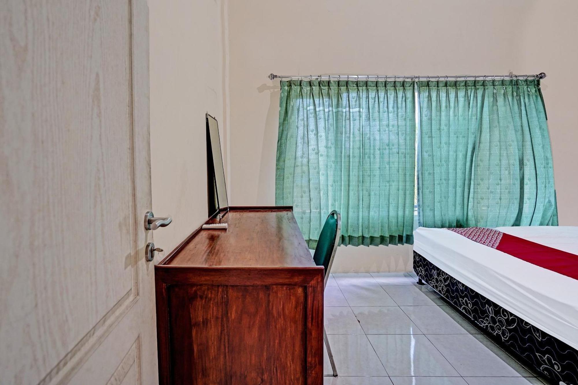 Oyo 91572 Kost Esklusif Barokah Pasuruan Exterior foto