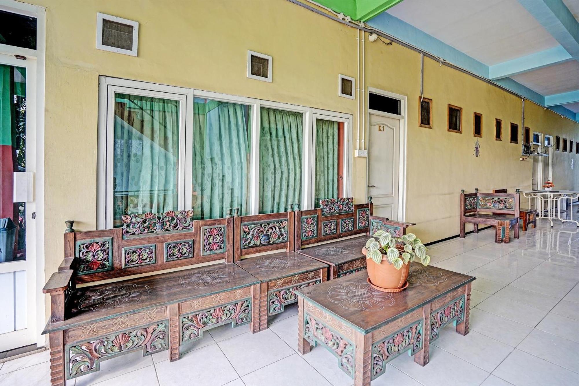 Oyo 91572 Kost Esklusif Barokah Pasuruan Exterior foto