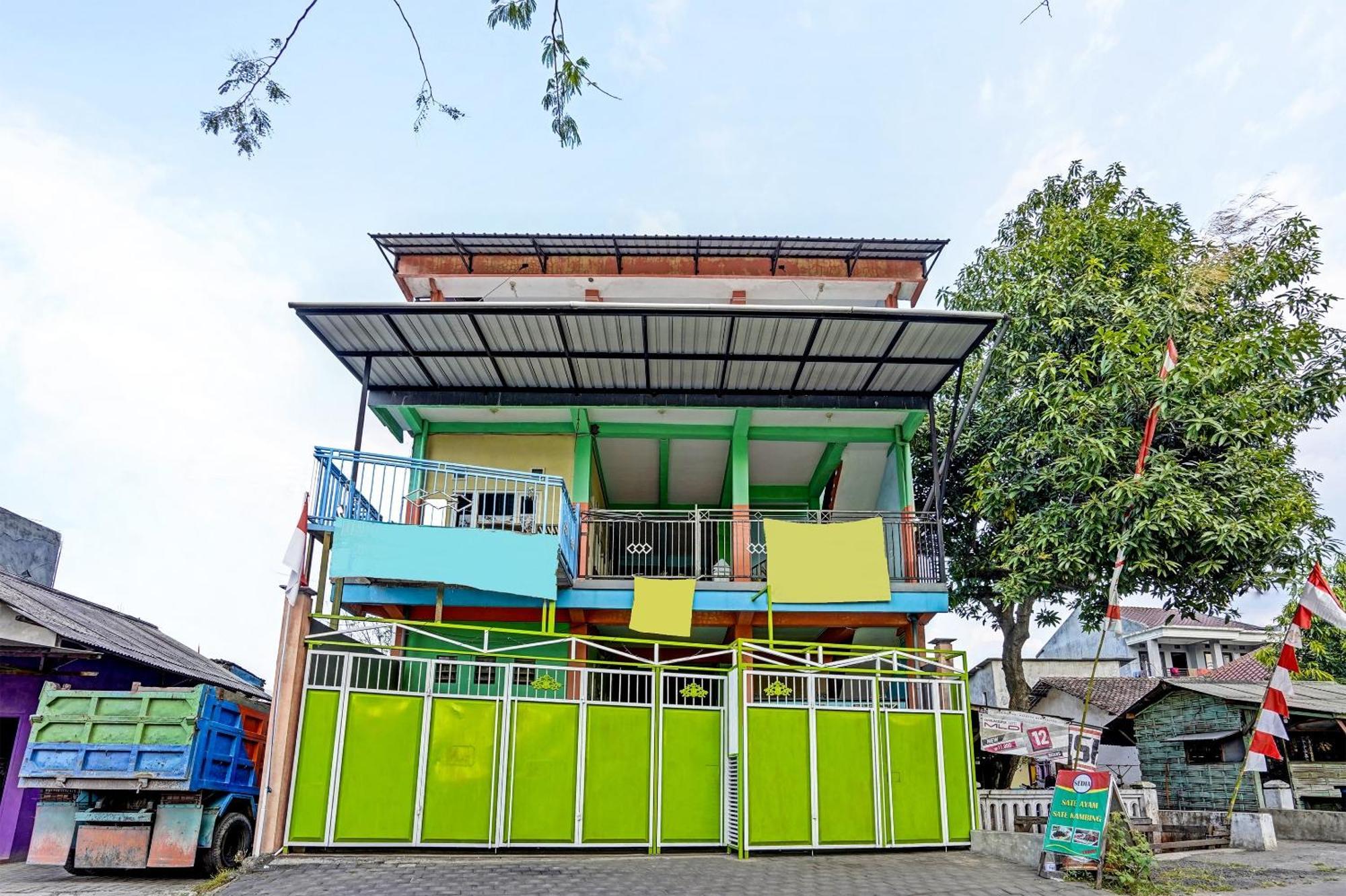 Oyo 91572 Kost Esklusif Barokah Pasuruan Exterior foto